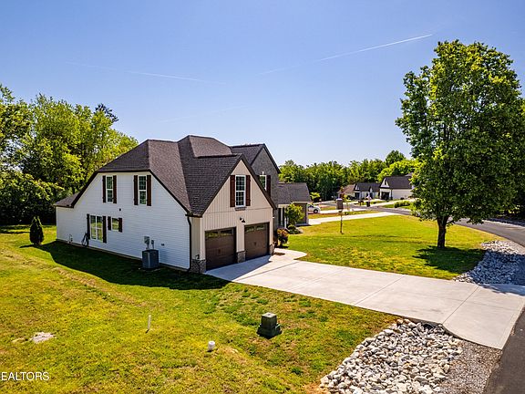 3rd image of 215 Ogana Ln