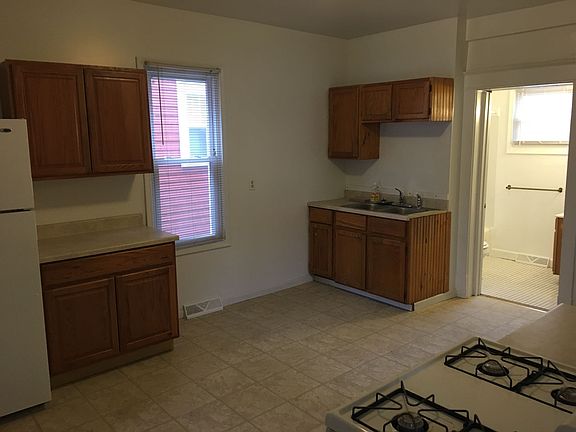 3rd image of 1224 Park Ave #1