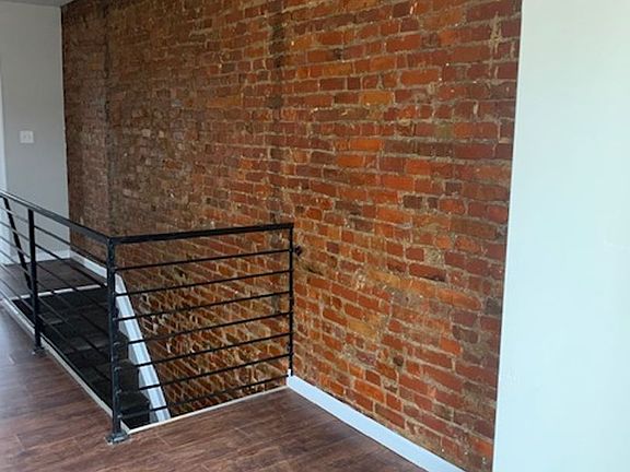 3rd image of 1854 Clarence St Floor 2