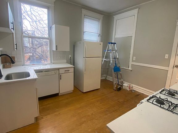 3rd image of 3100 N Southport Ave APT 2R