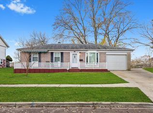 228 Kosan Cir, Streamwood, IL 60107