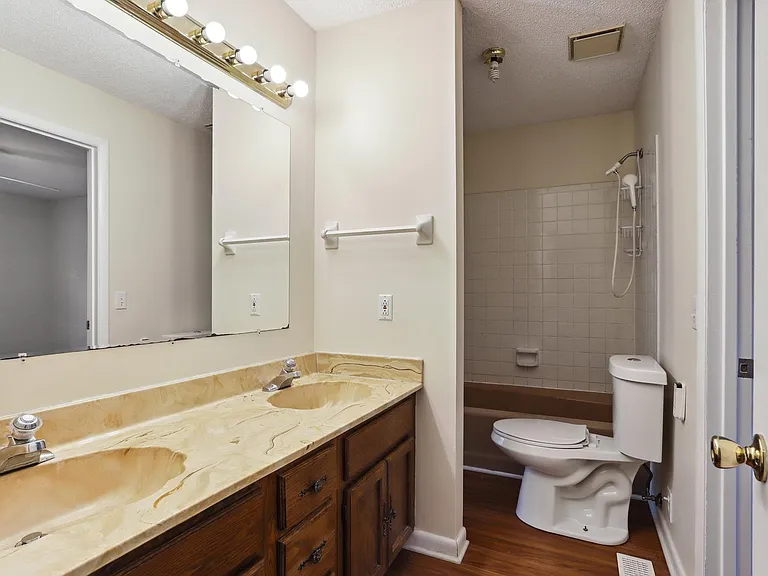 8218 Falmouth Ct — Photo 20