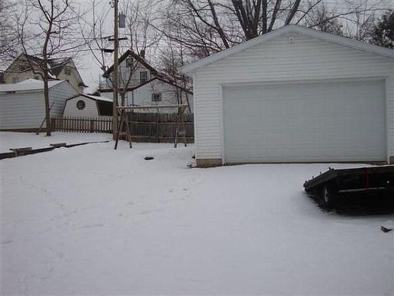 3rd image of 612 E Clifford St