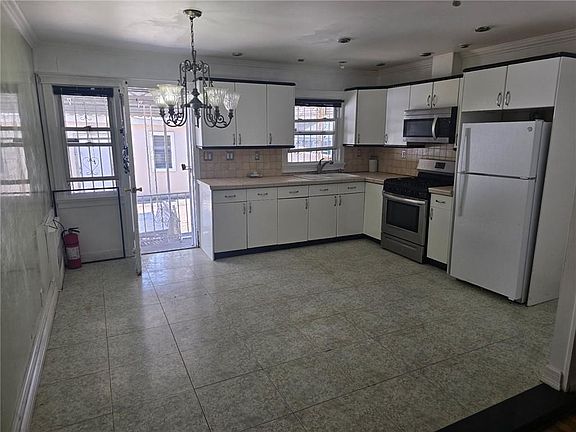 4th image of 8724 Avenue M