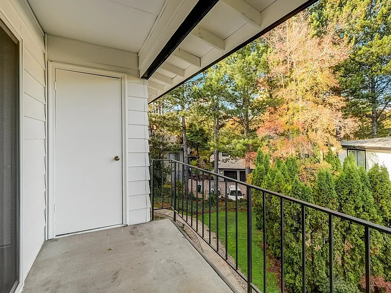 38-web-or-mls- SW Hall Blvd-038