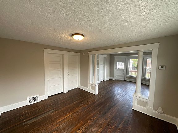 4th image of 2236 W 104th St