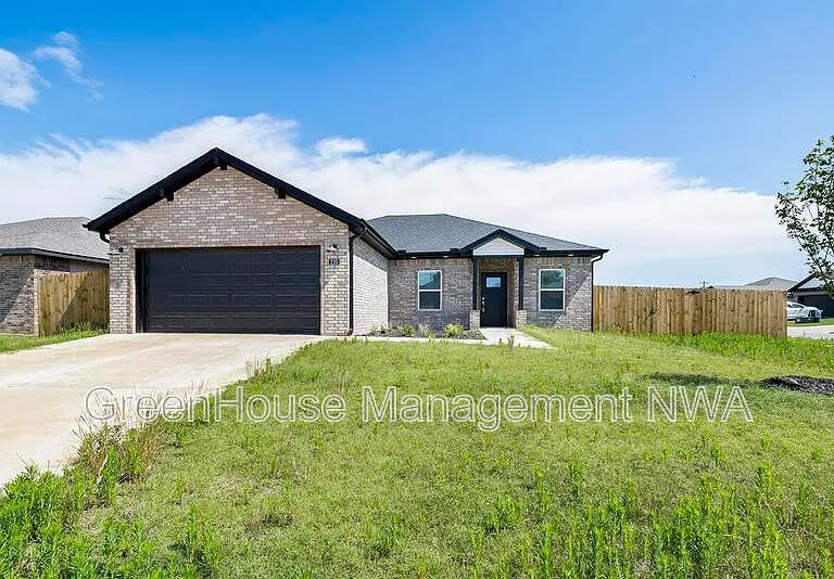 210 Williams Ct — Photo 1