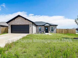 210 Williams Ct, Centerton, AR 72713