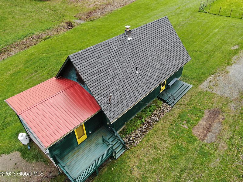 2nd image of 123 Storm Hill Road
