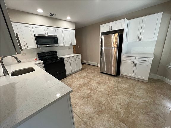 3rd image of 15 Shenandoah Blvd