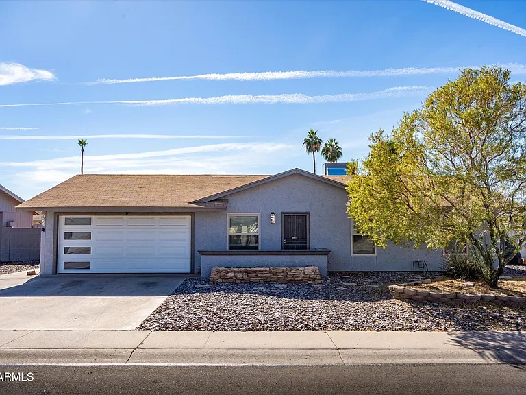 1211 W Palomino Dr — Photo 1
