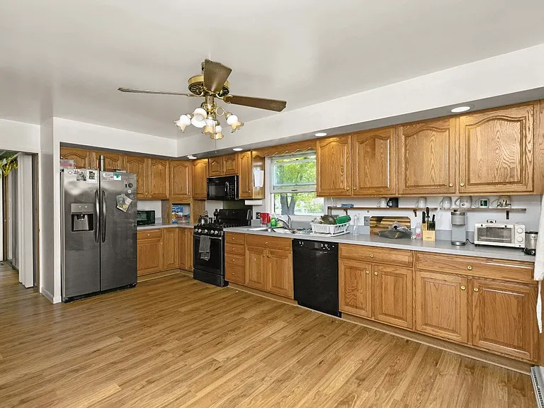 54528 Willis Ave — Photo 14