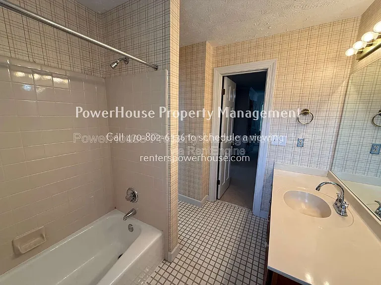 3209 Henderson Walk — Photo 36