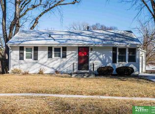 7710 N Davis Cir, Omaha, NE 68134