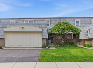 670 Versailles Cir Unit D, Elk Grove Village, IL 60007