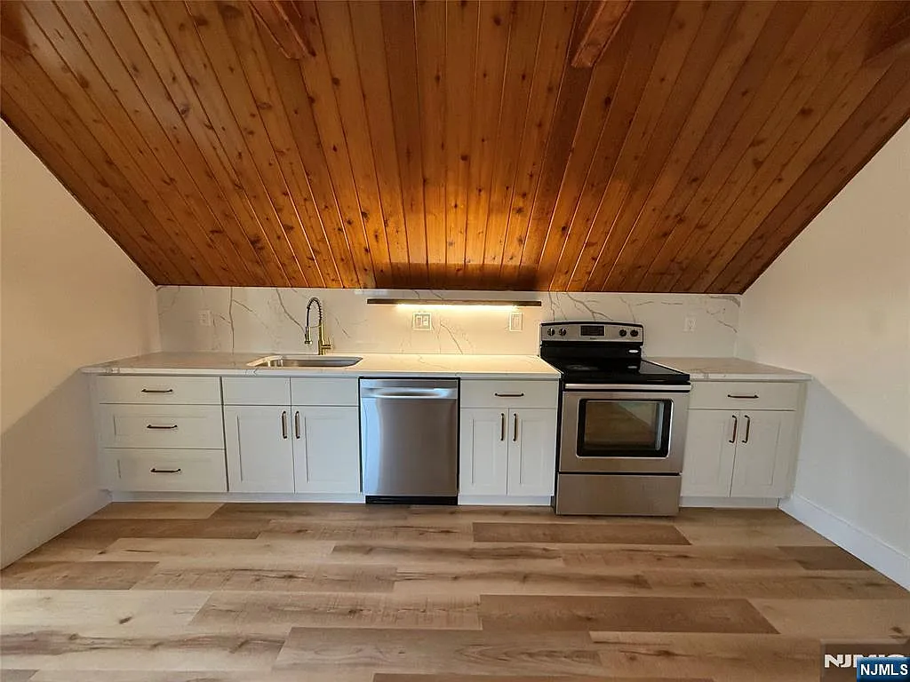 1 bed, 1.0 bath, $1,700 — Photo 4