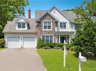66 Knobloch Ln, Stamford, CT 06902