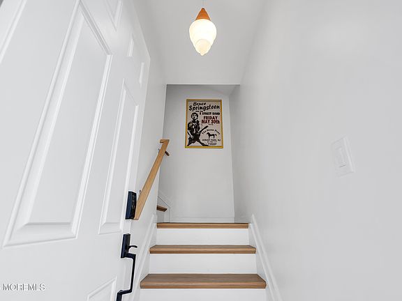 2nd image of 611 3rd Ave APT 2
