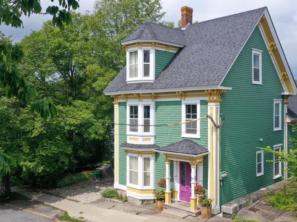16 John St, Shelburne, NS B0T 1W0