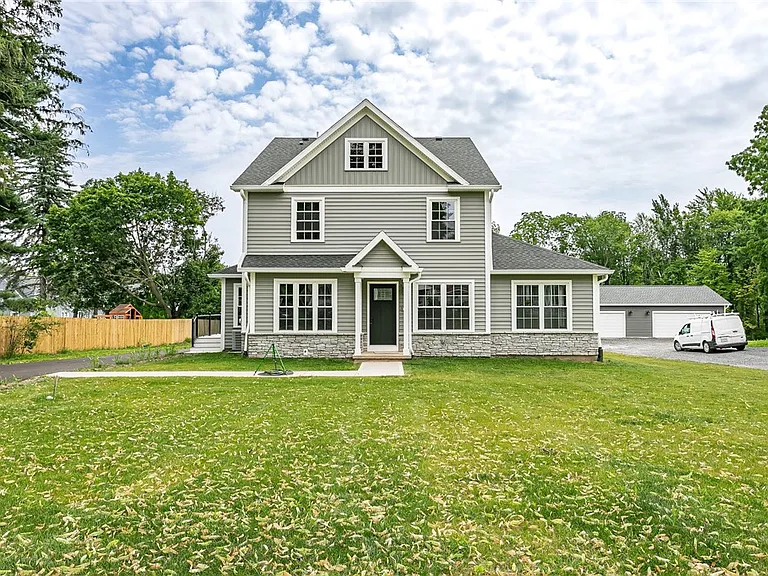 16 Cottage St — Photo 1