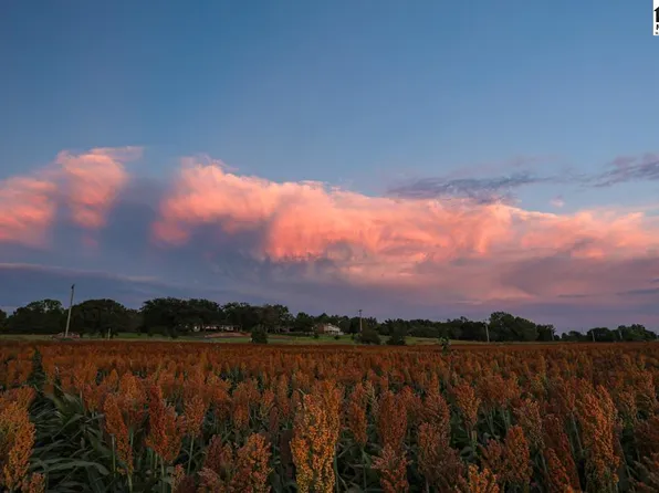 2 Sunset Rd, Great Bend, KS 67530