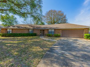 608 Manor Ct, Fort Walton Beach, FL 32547