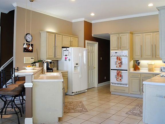 3rd image of 3730 Appling Lake Dr