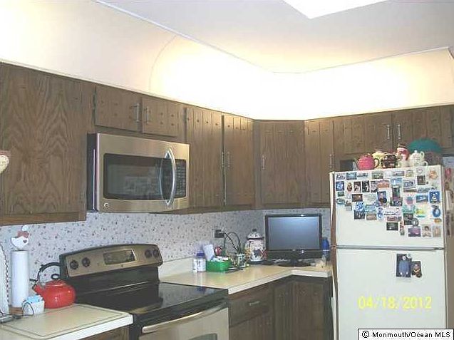 2nd image of 130 Lexington Court