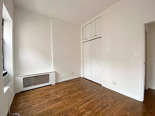 5th image of 216 E 85th St APT 5A
