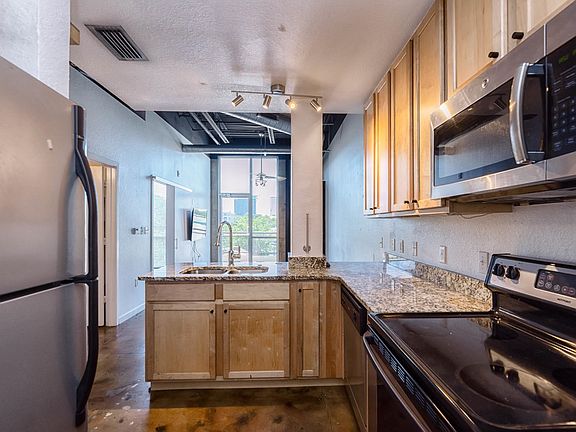 3rd image of 420 N Adams St Unit 204