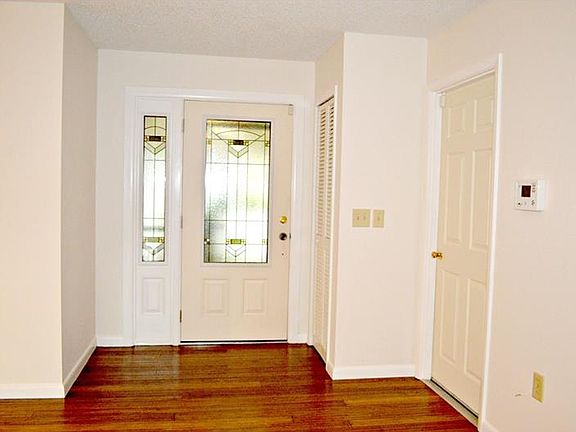 3rd image of 3100 Vinson Ave