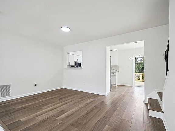 4th image of 10611 Campus Way S