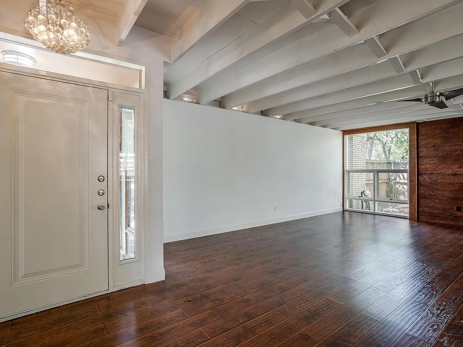 3 bed, 1829 sqft, $2,285 — Photo 3