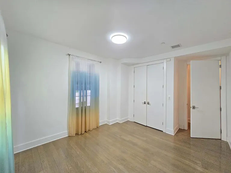 1811 Voorhies Ave #1 — Photo 19