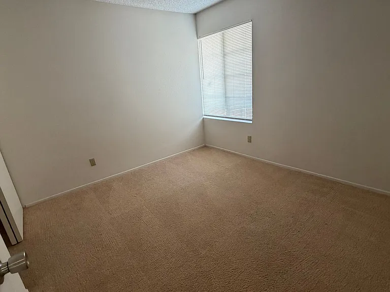 1328 Maplegrove Cir — Photo 33