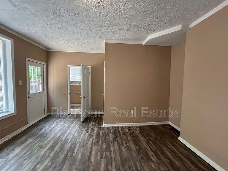 8 S River St — Photo 14
