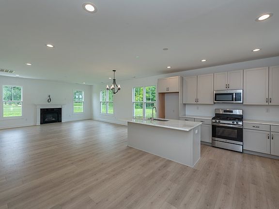 2nd image of 609 Saint Andrews