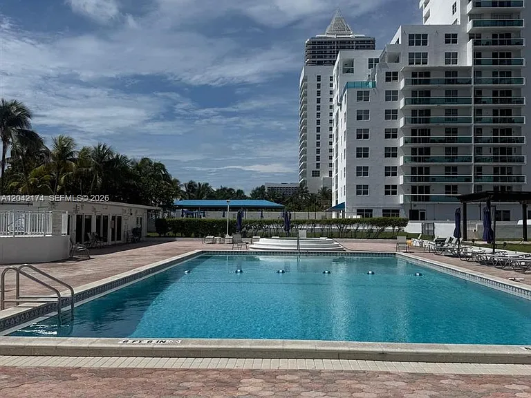 5005 Collins Ave #1104 — Photo 2