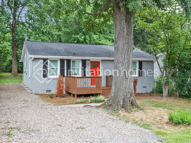 1625 Finchley Dr — Photo 1