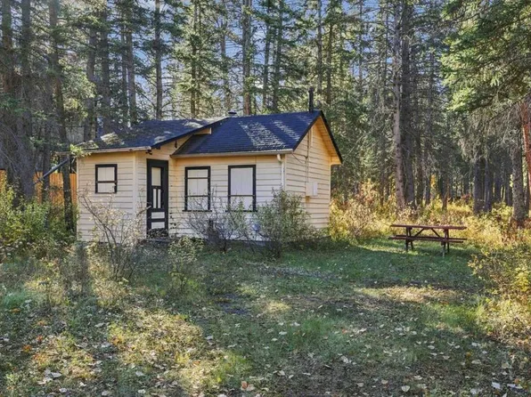 1009 10th St, Canmore, AB T1W 2A1
