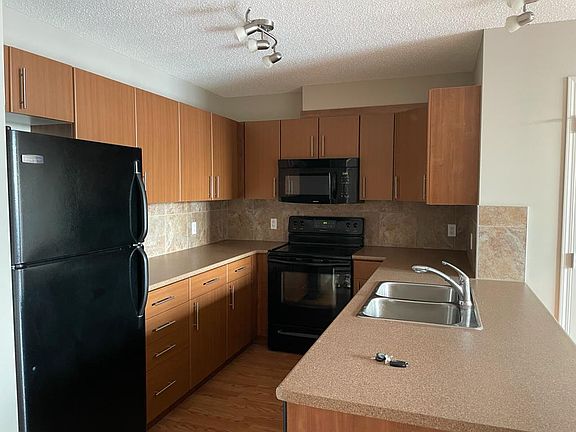 3rd image of 105 Ambleside Dr