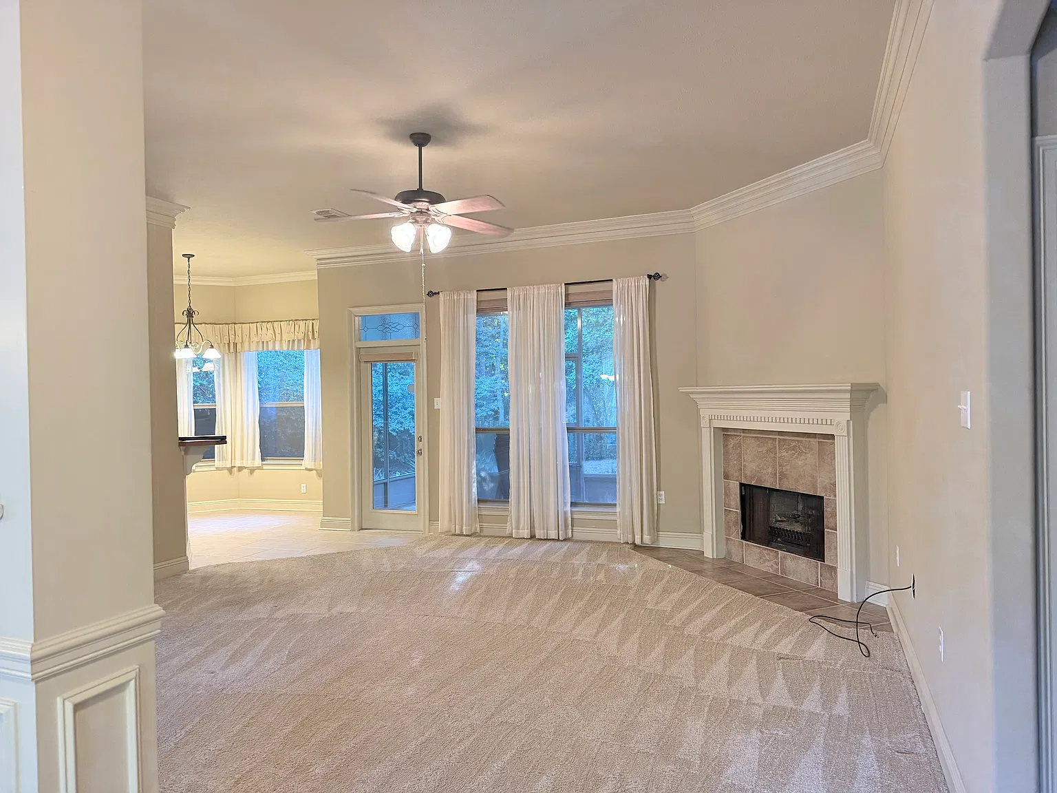 3 bed, 1727 sqft, $2,450 — Photo 2