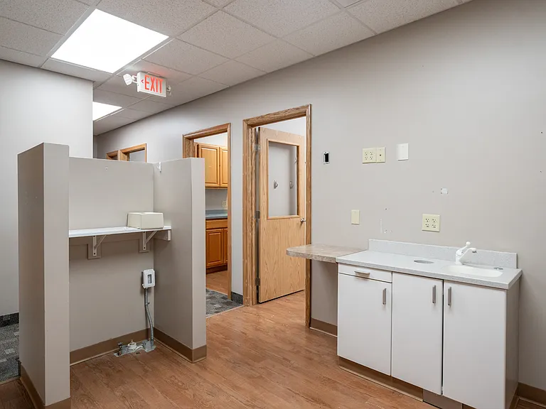 3327 W Capital Ave — Photo 15