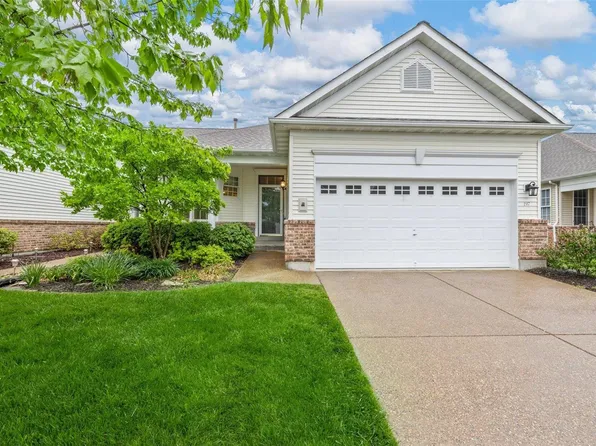 247 Pigeon Dr, Lake Saint Louis, MO 63367