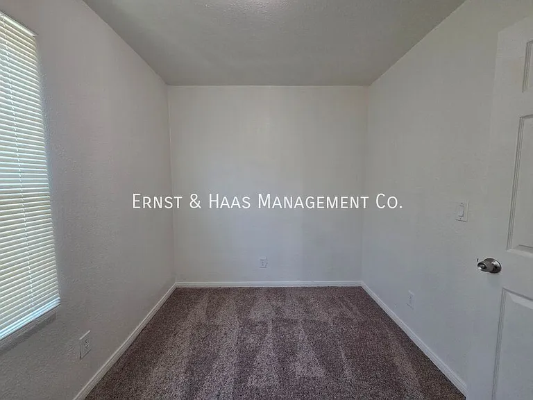 2035 Pine Ave #7 — Photo 15