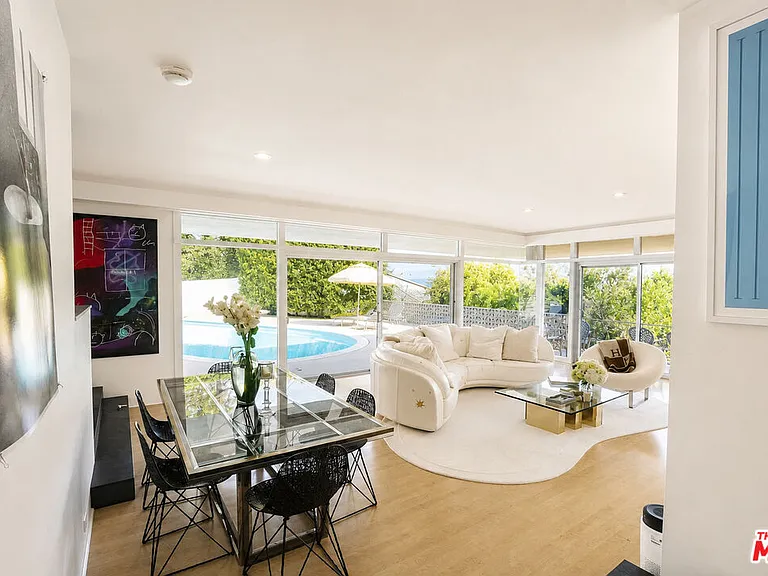8292 Hollywood Blvd — Photo 4