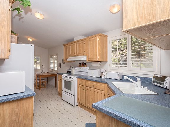 3rd image of 2571 Hilltop Rd