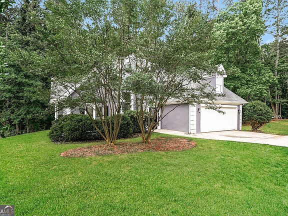 3rd image of 20 Wisteria Blvd