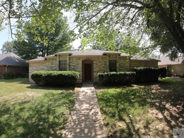 52 Lanshire Dr, Texarkana, TX 75503