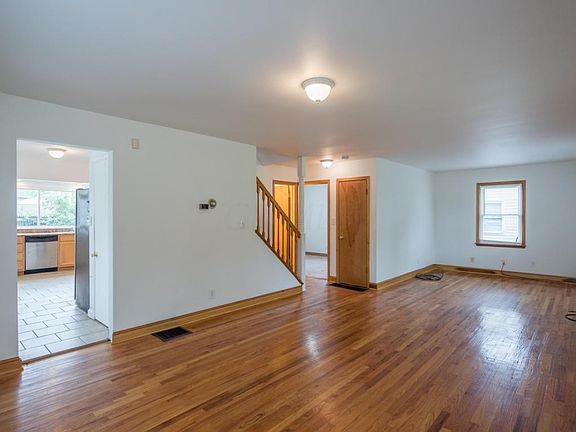 4th image of 3418 Oaklawn St